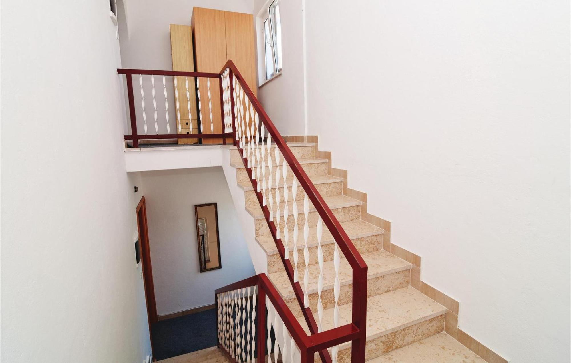 Awesome Apartment In Dinjiska With Kitchen Kültér fotó